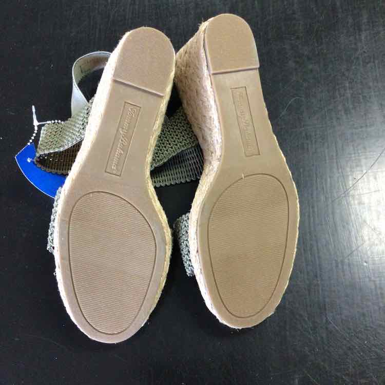 Tommy Bahama Shoe Size 7.5 Olive Sandals