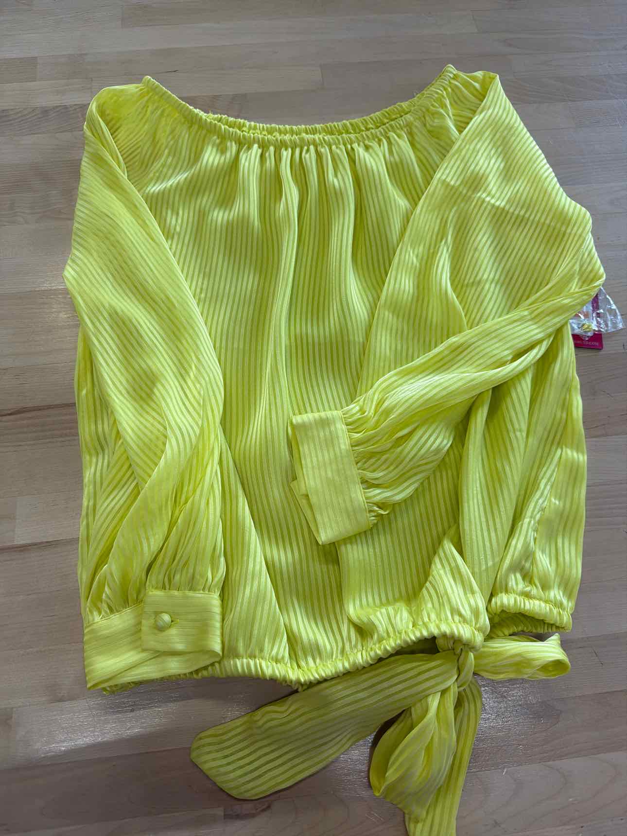 Vince Camuto Size S Yellow New Blouse SS