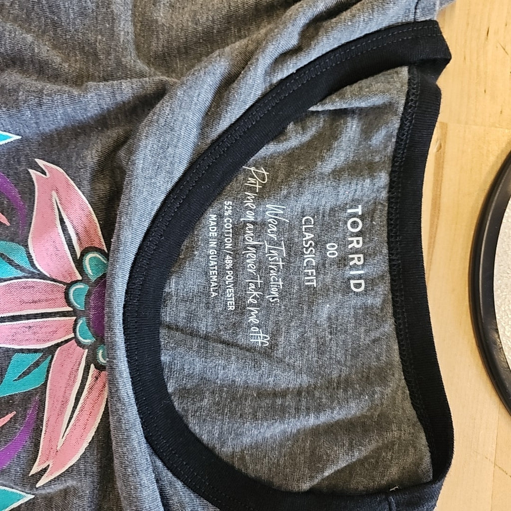 Torrid Size M Gray T-shirt