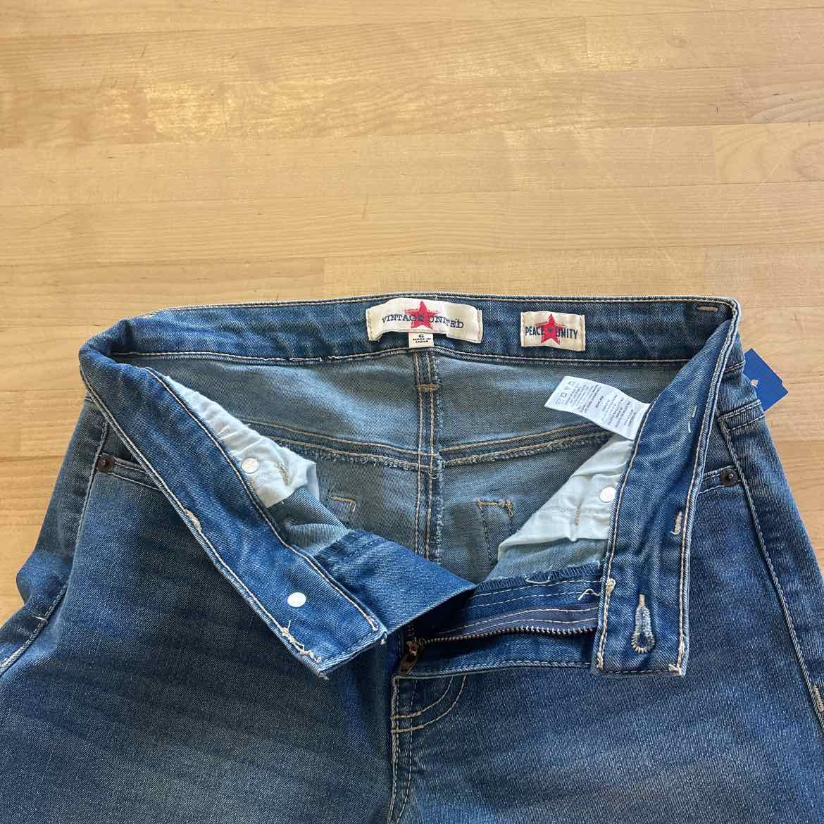 Vintage United Women Size 6 Blue Denim Preloved Shorts