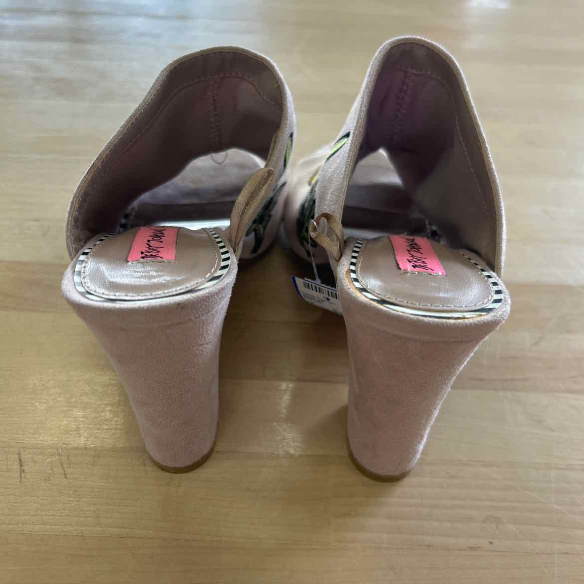 Betsey Johnson Size 9 Pink Preloved Mules