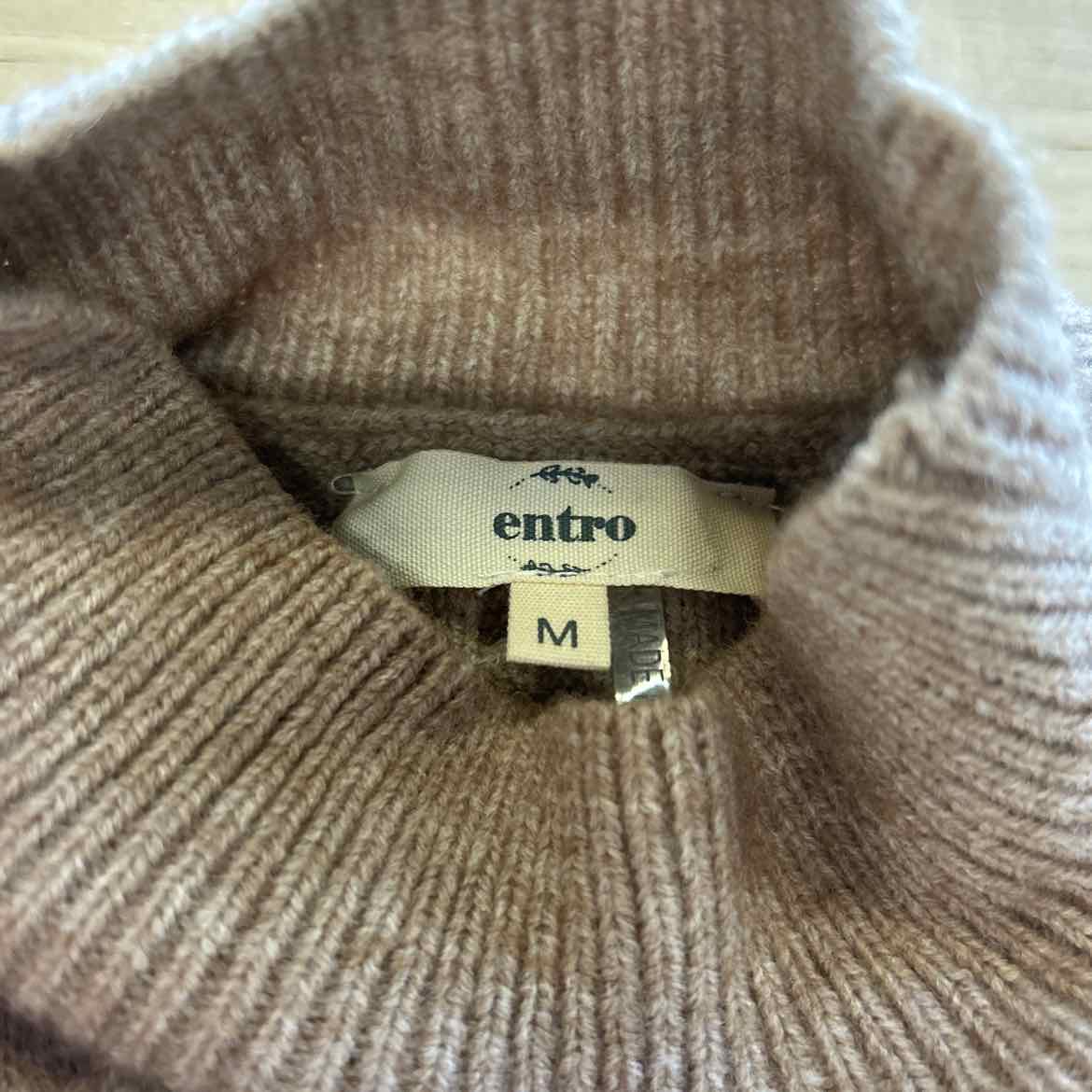 Entro Size M Beige Knit Top