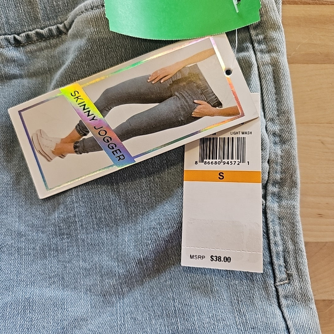Tinseltown Juniors' High Rise Sporty Utility Jogger Pants - Light Wash - S