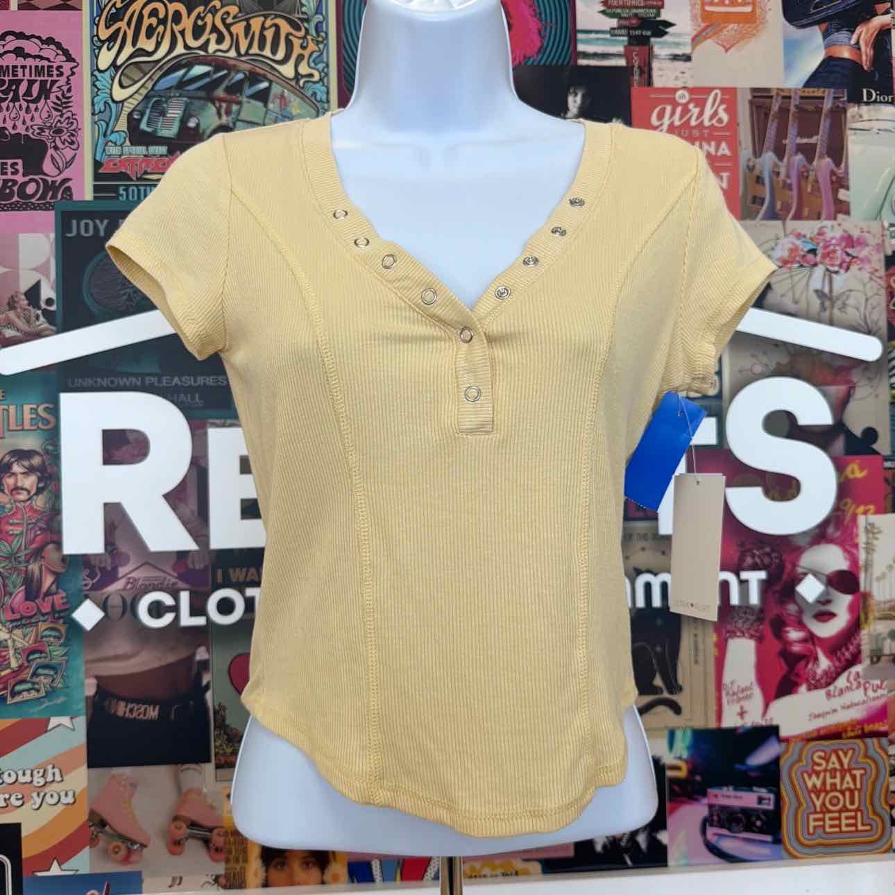ultra flirt Size S Ribbed Cropped Henley Short Sleeve