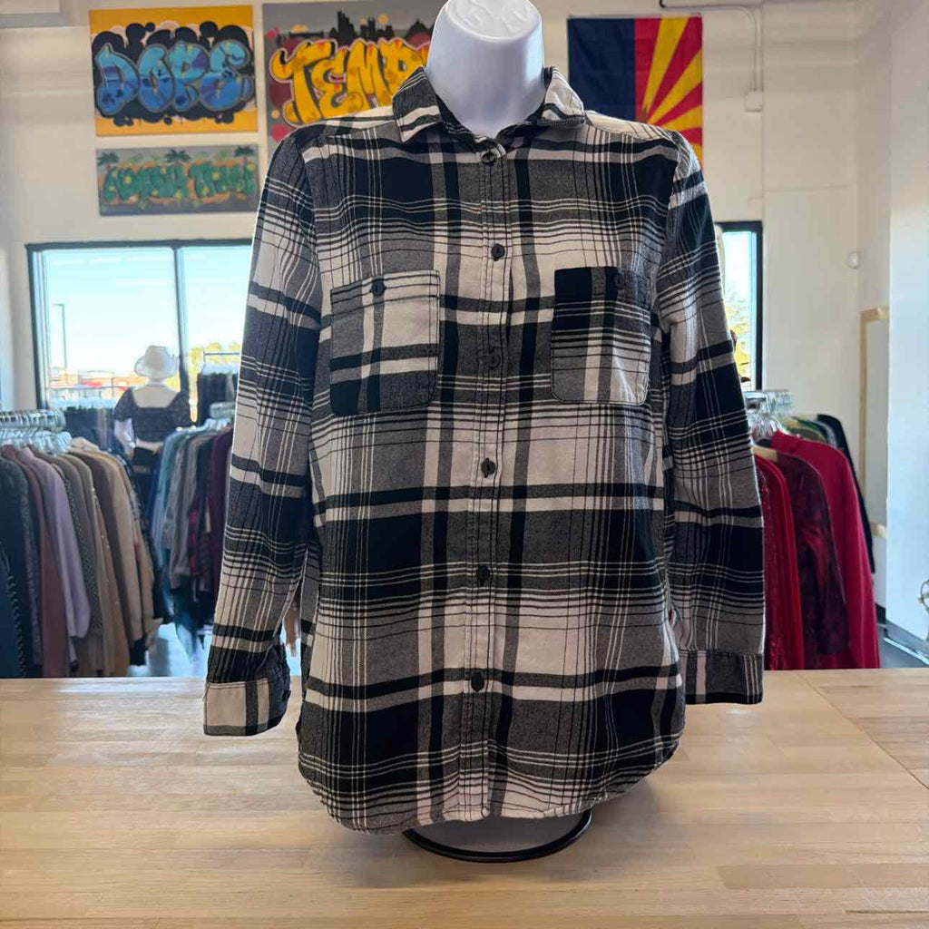 Divided Size 6 Black Preloved flannel
