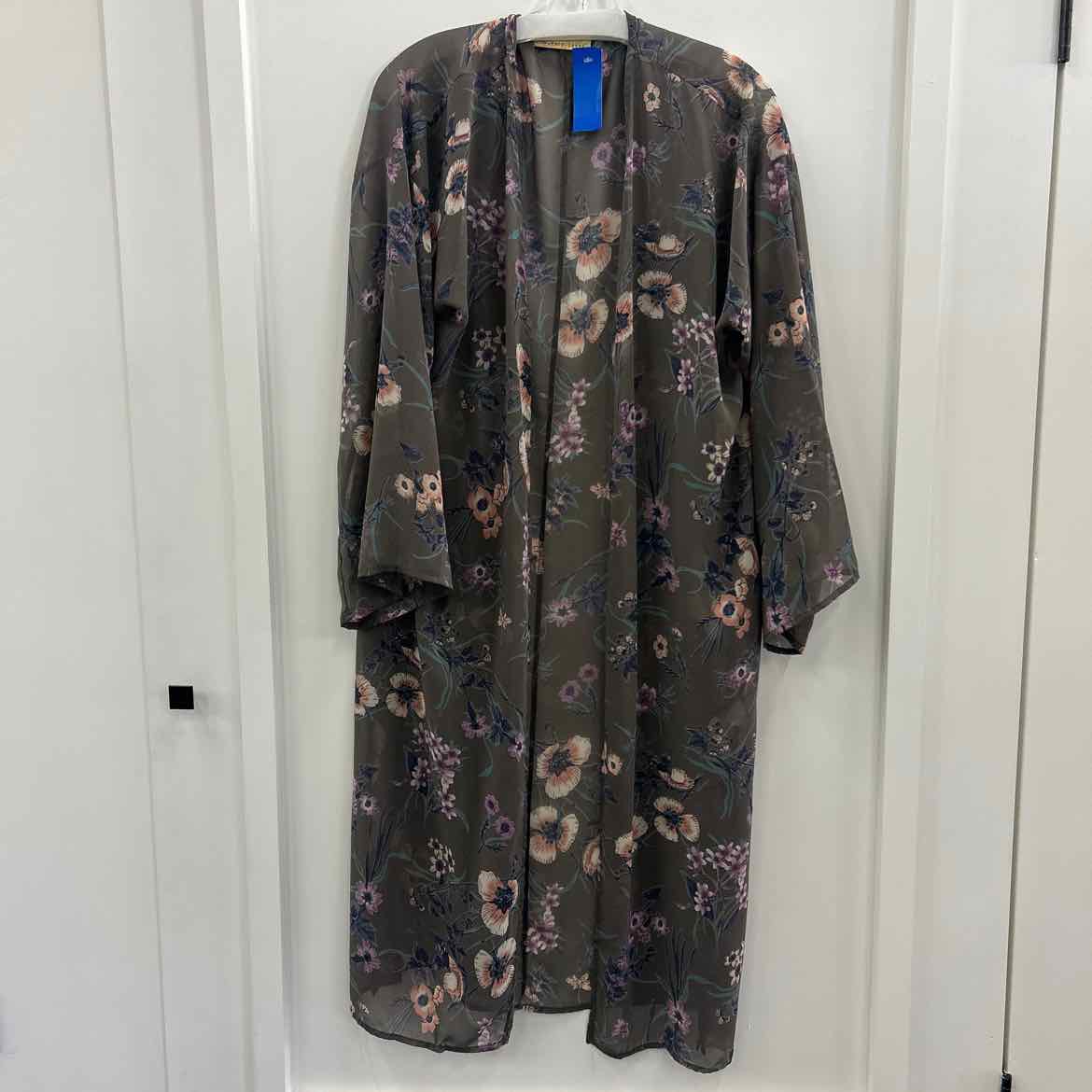How very loved Size M Gray Floral Print Duster