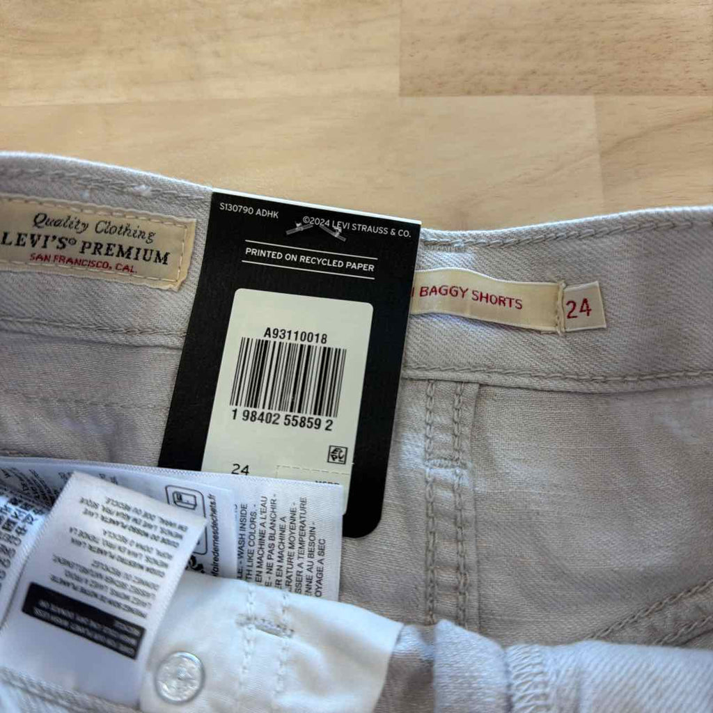 Levi's Women Size 24 Tan New Shorts