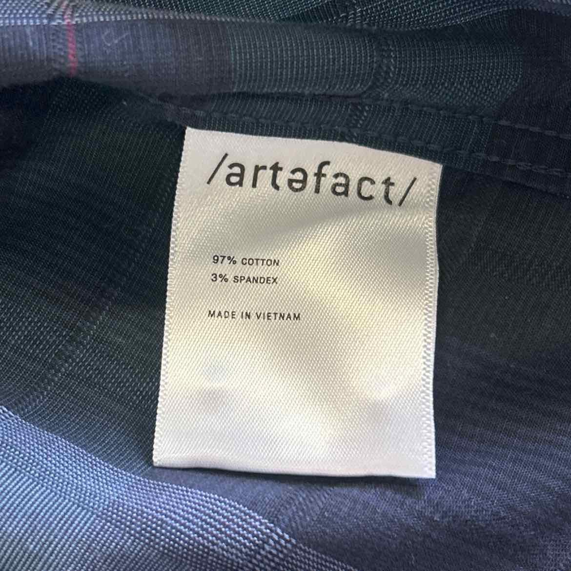 Artefact Size M Dark BLue Preloved Button Down LS