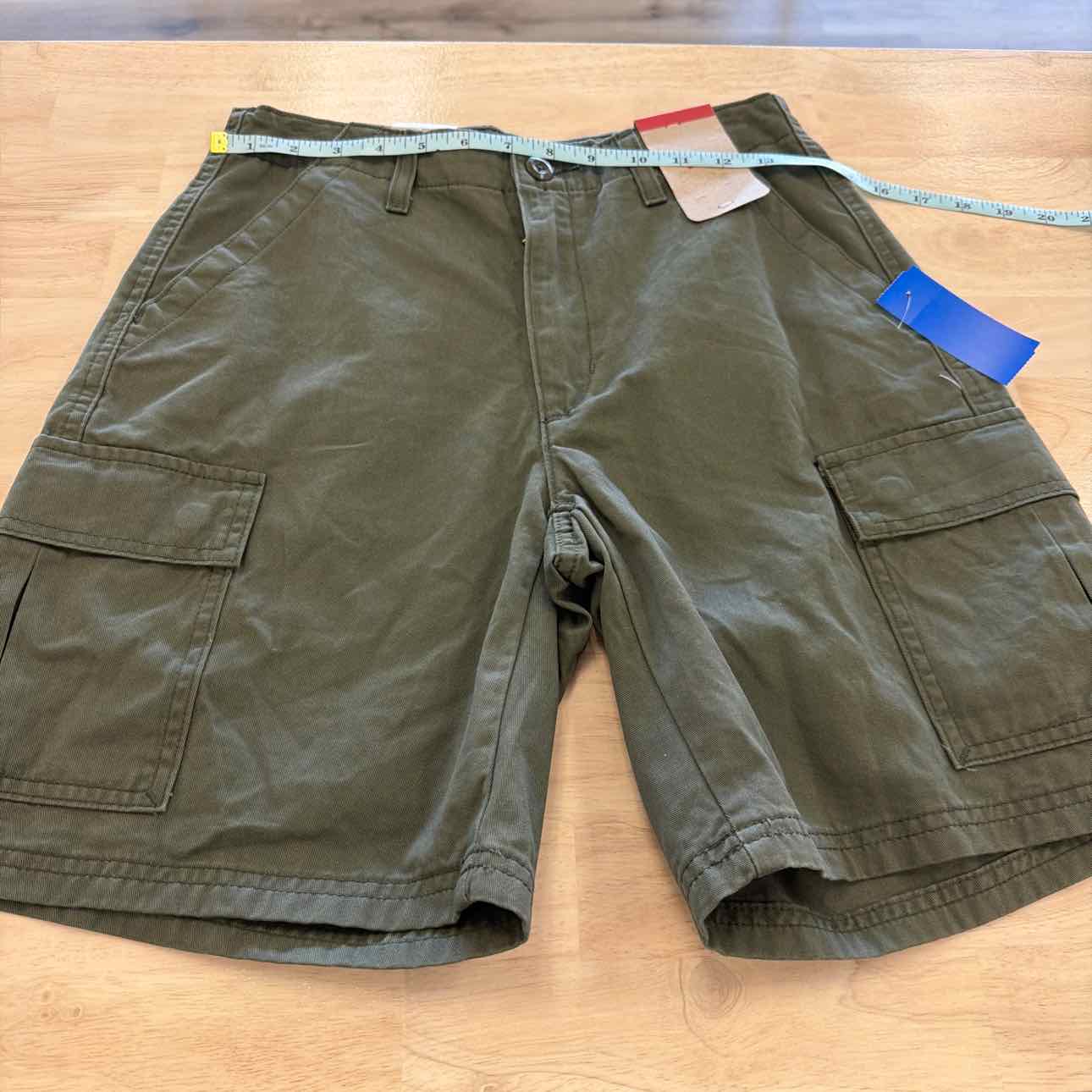 Levi's Women Size 26 Green New Shorts