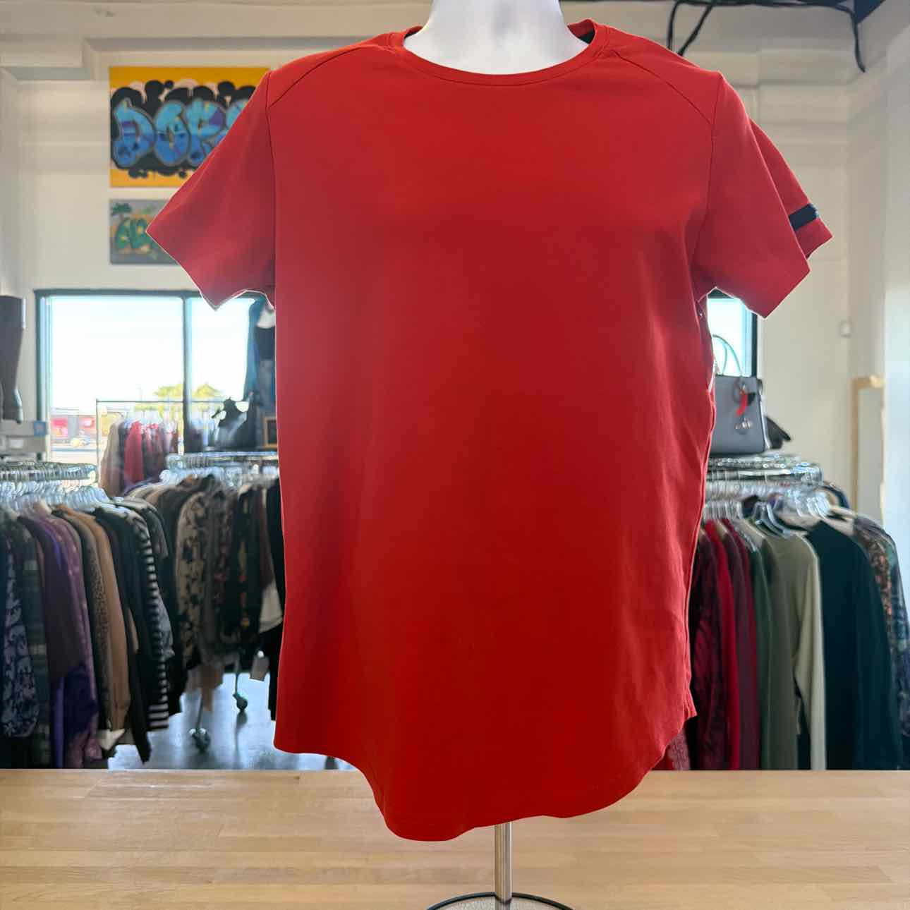 Alphalete Size L Red Preloved MENS T-shirt