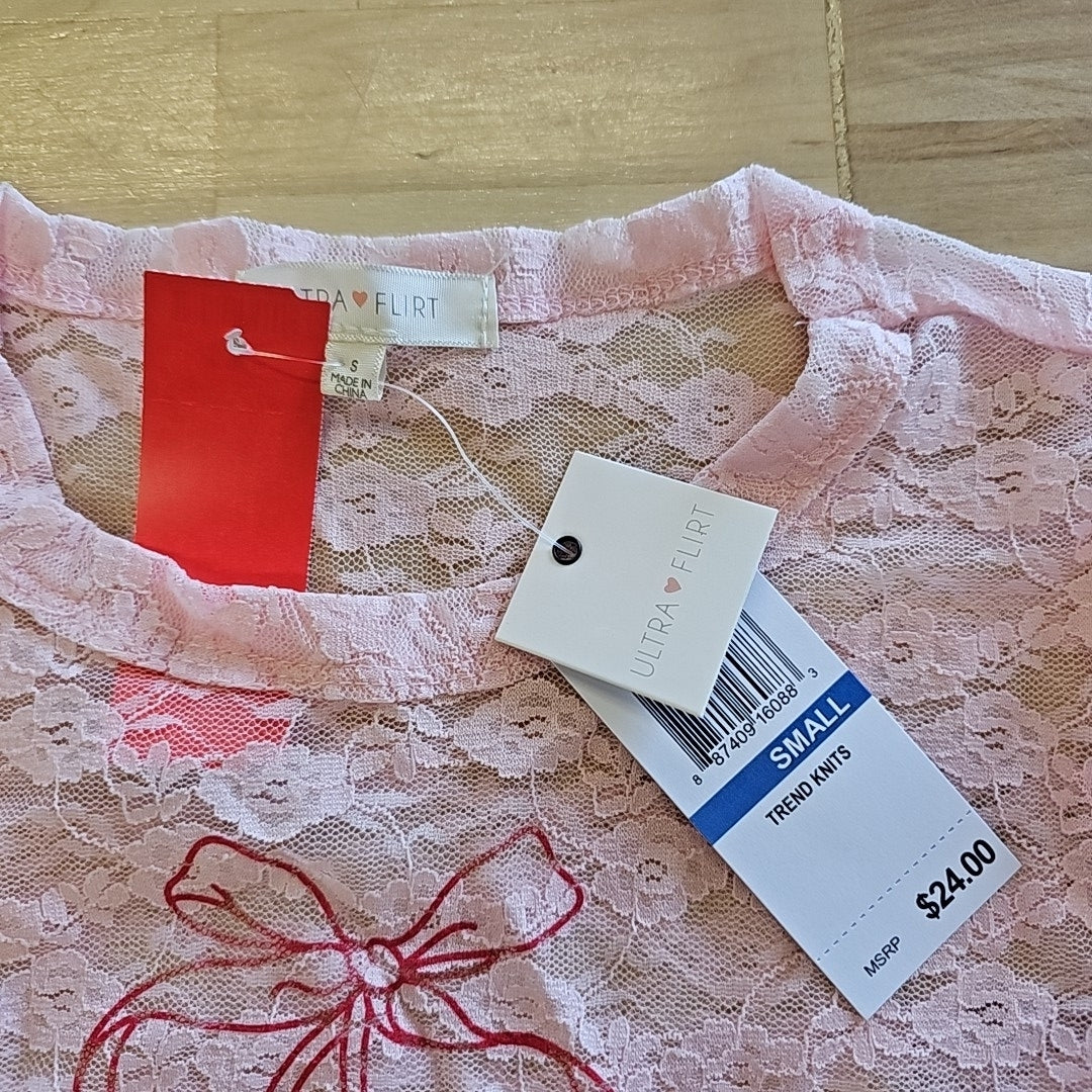 Ultra Flirt Juniors' Graphic Lace Tee - Ballet Slipper