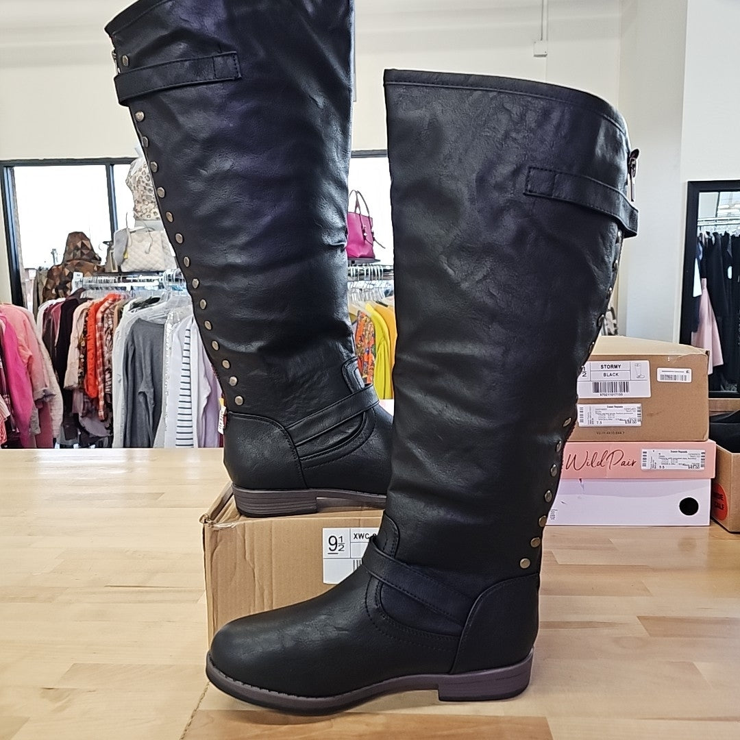 Journee Size 9.5 Black Boots