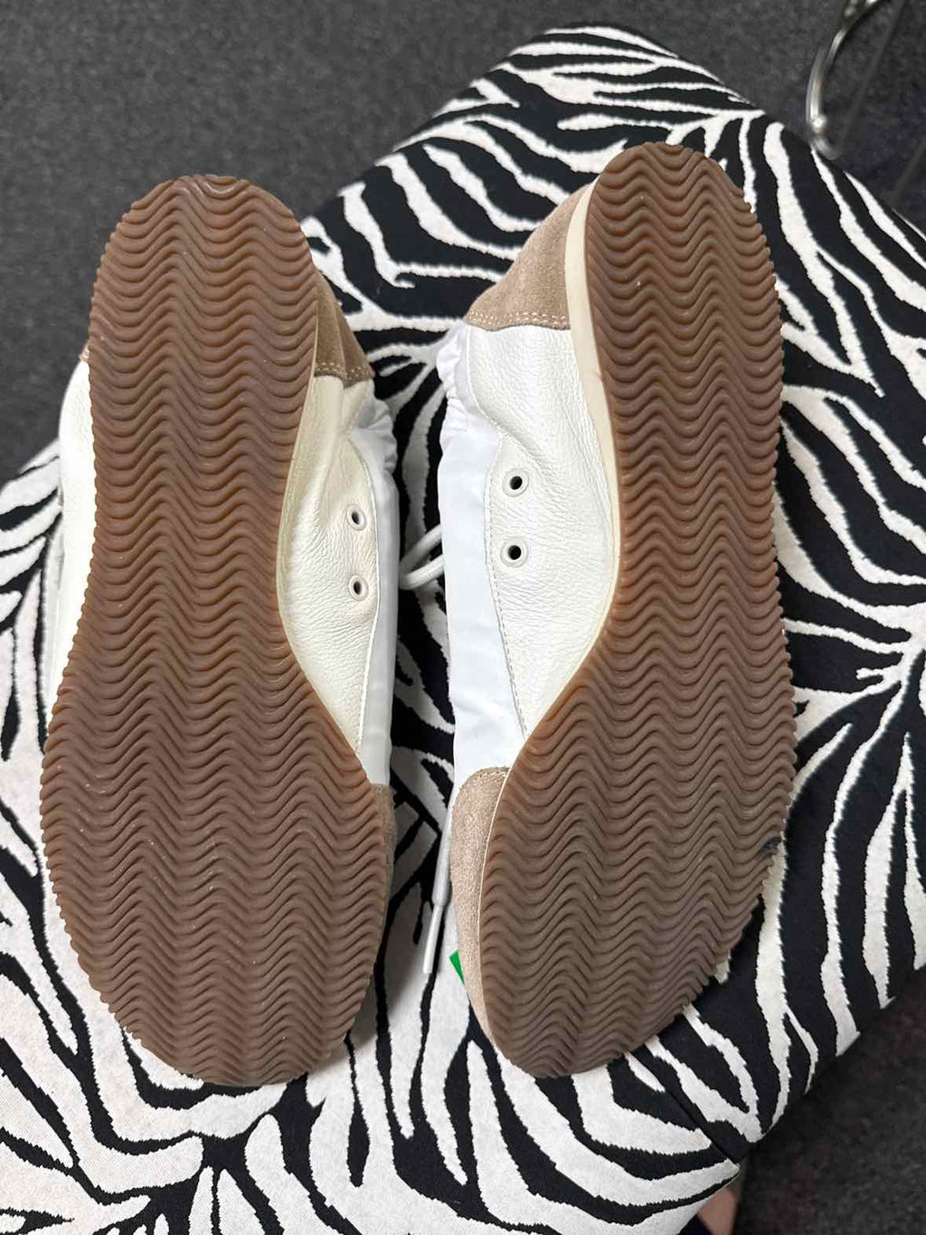 Tory Burch Size 10 Tan/white Sneakers