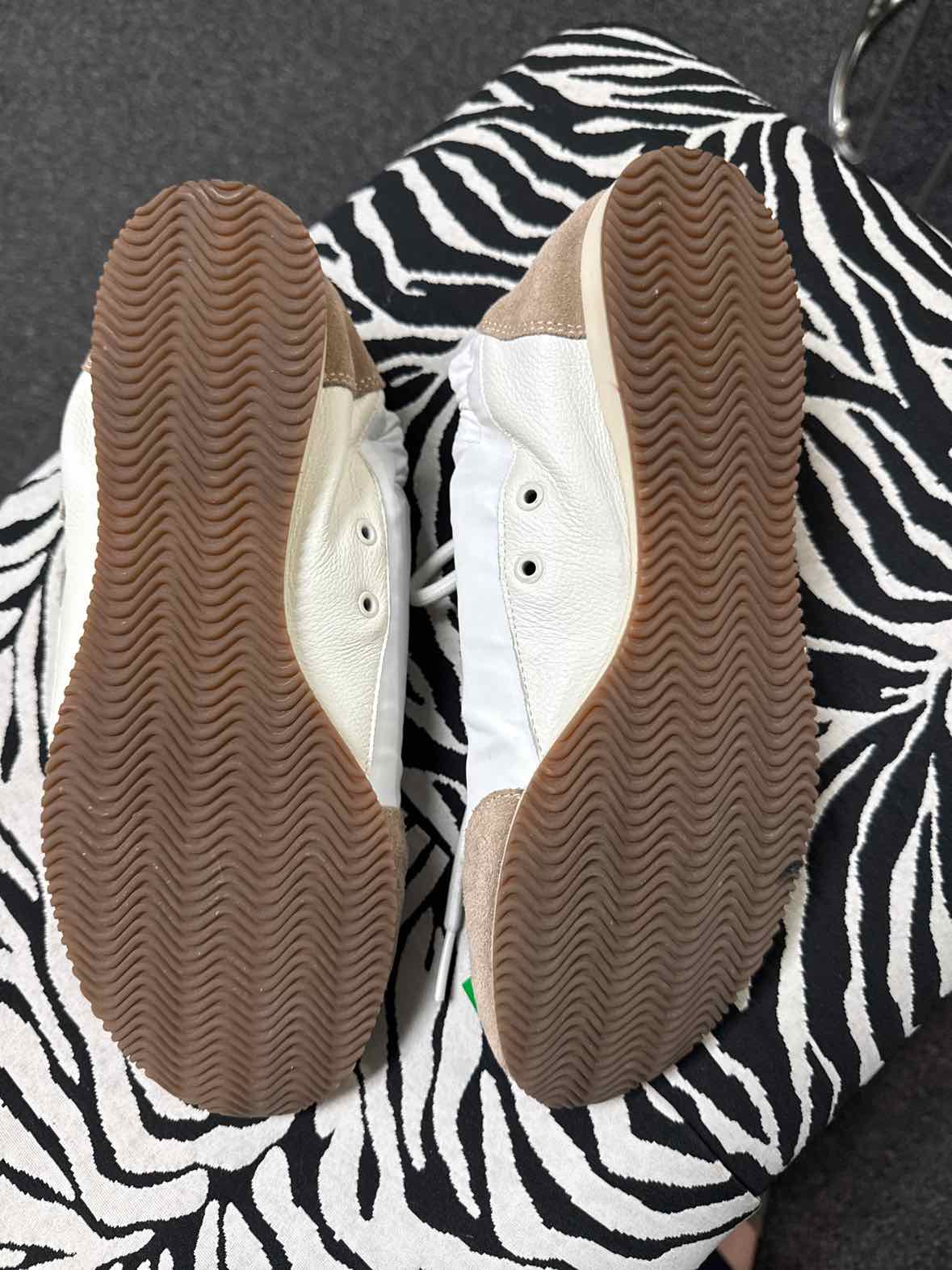 Tory Burch Size 10 Tan/white Sneakers