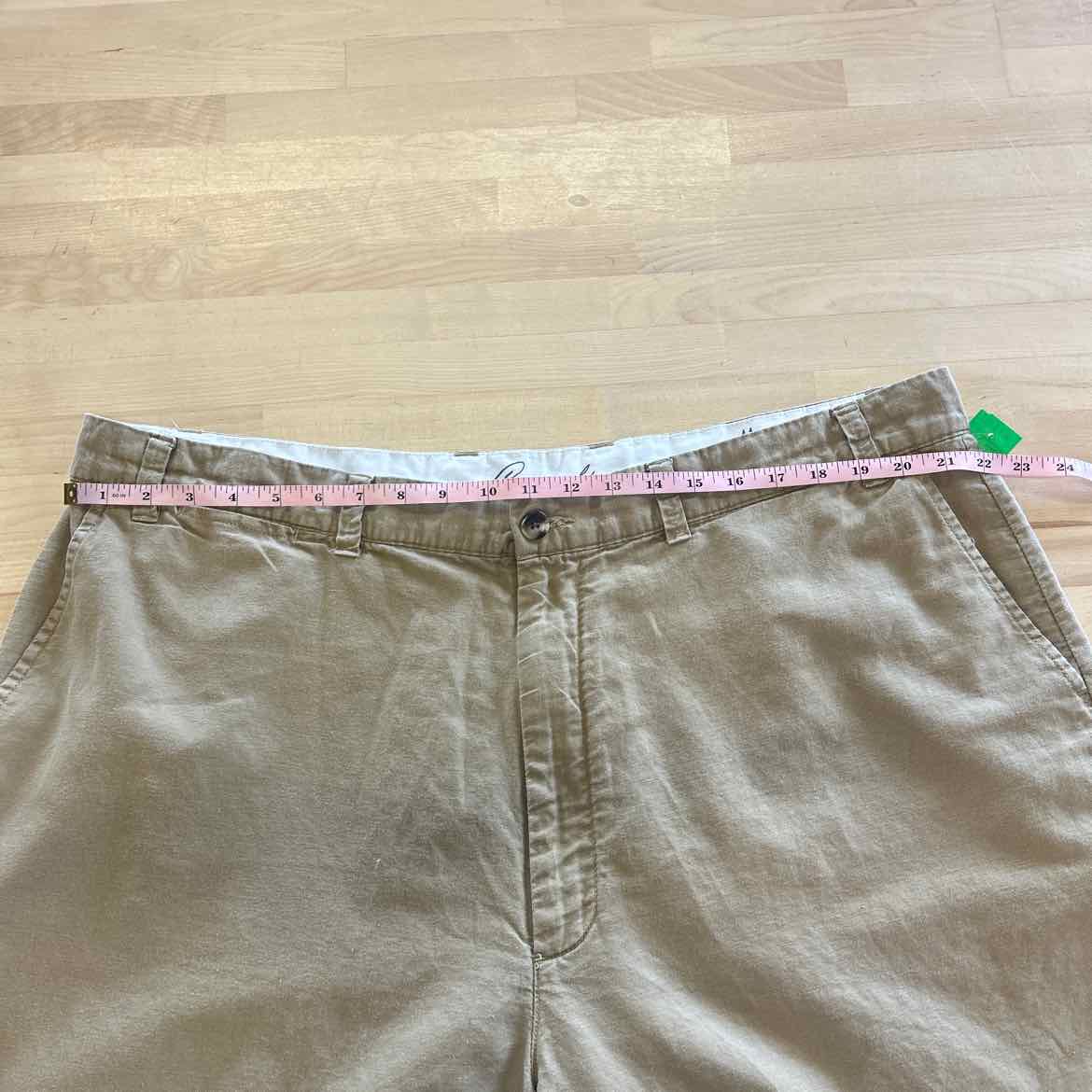 Roundtree Men's Size 44 Tan MENS Shorts
