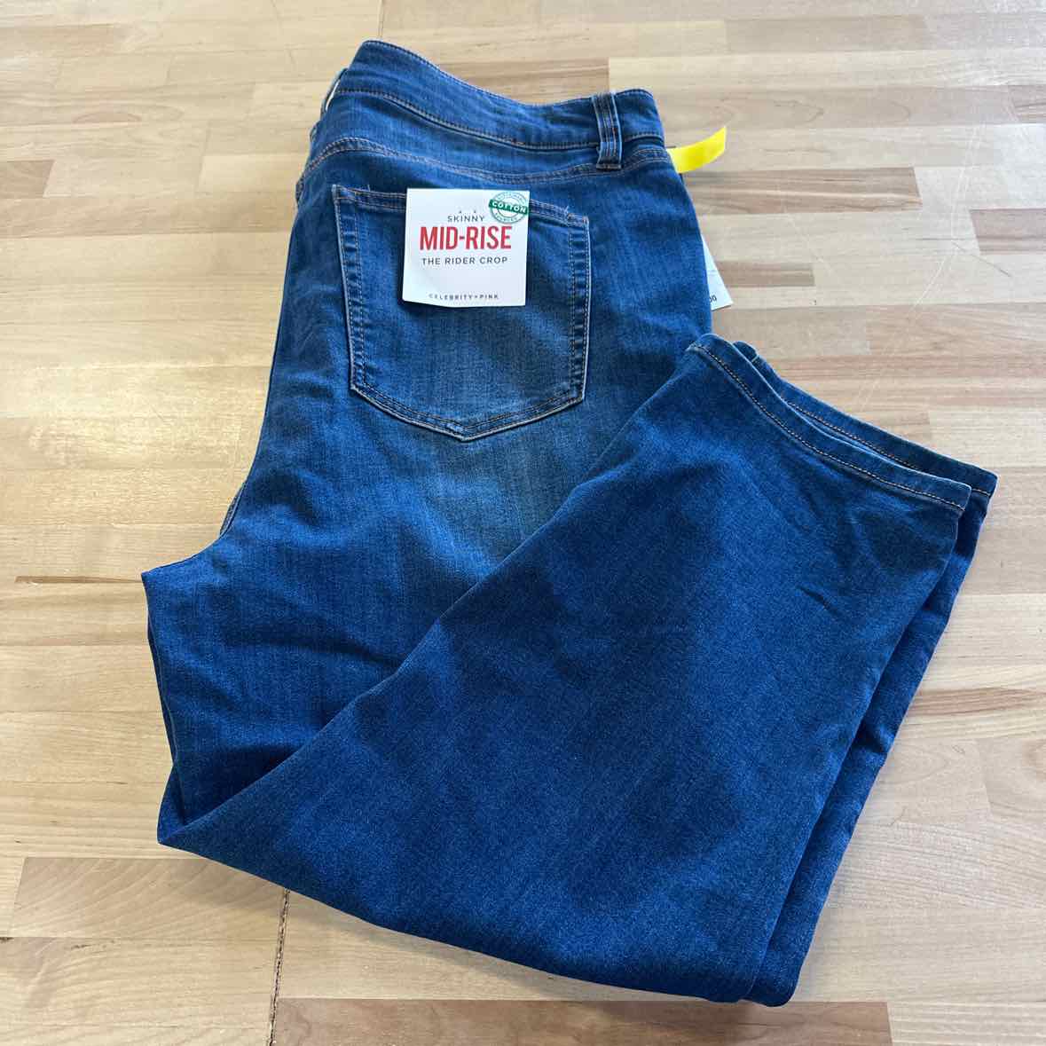 Celebrity pink Size 18 Pink Trendy Plus Size Cropped Skinny Jeans - Makaha