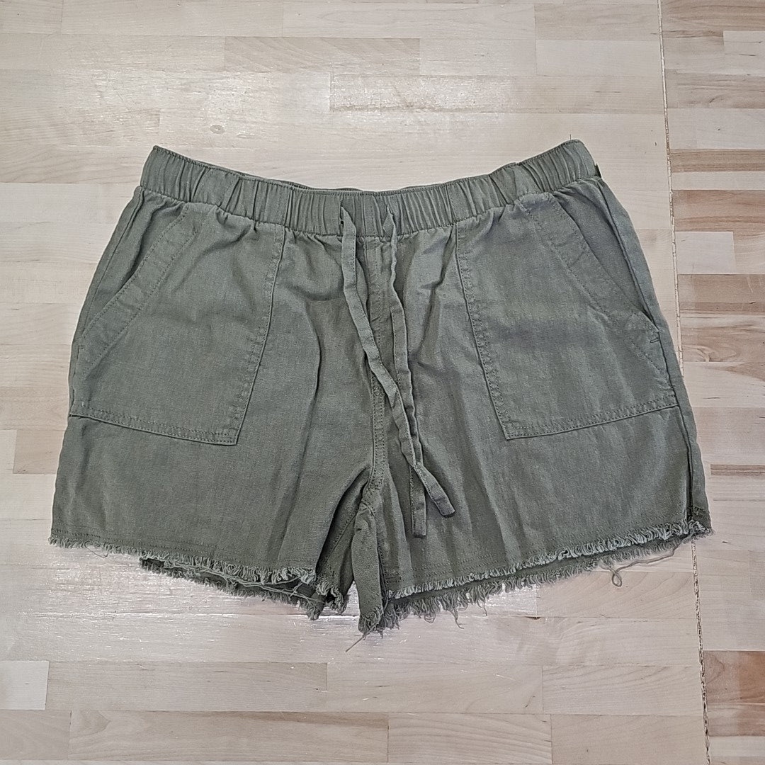 a.n.a Size M Green Shorts