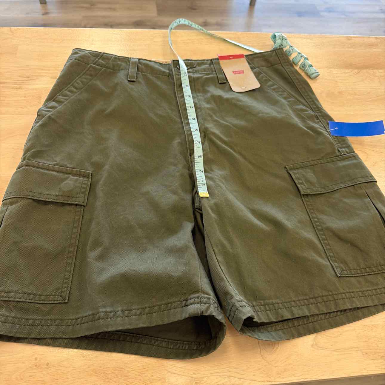 Levi's Women Size 29 Green New Shorts