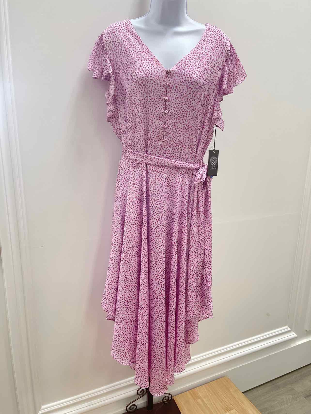 Vince Camuto Size L Printed Flutter-Sleeve Handkerchief Dress - Violet Blush