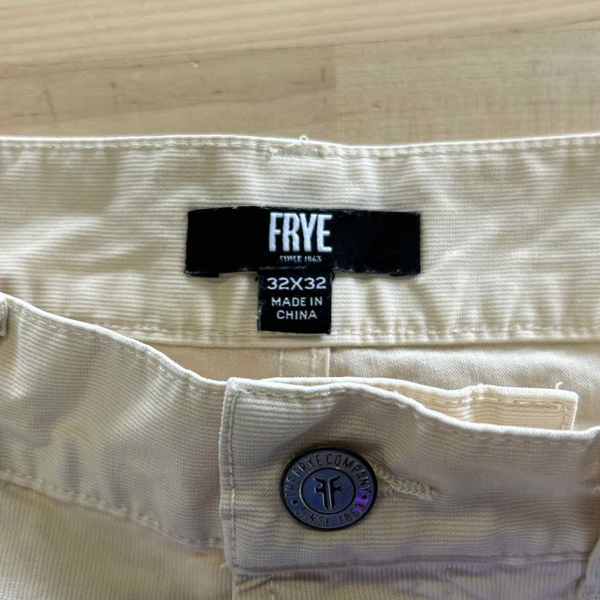 Frye Size 32 Tan MENS Shorts