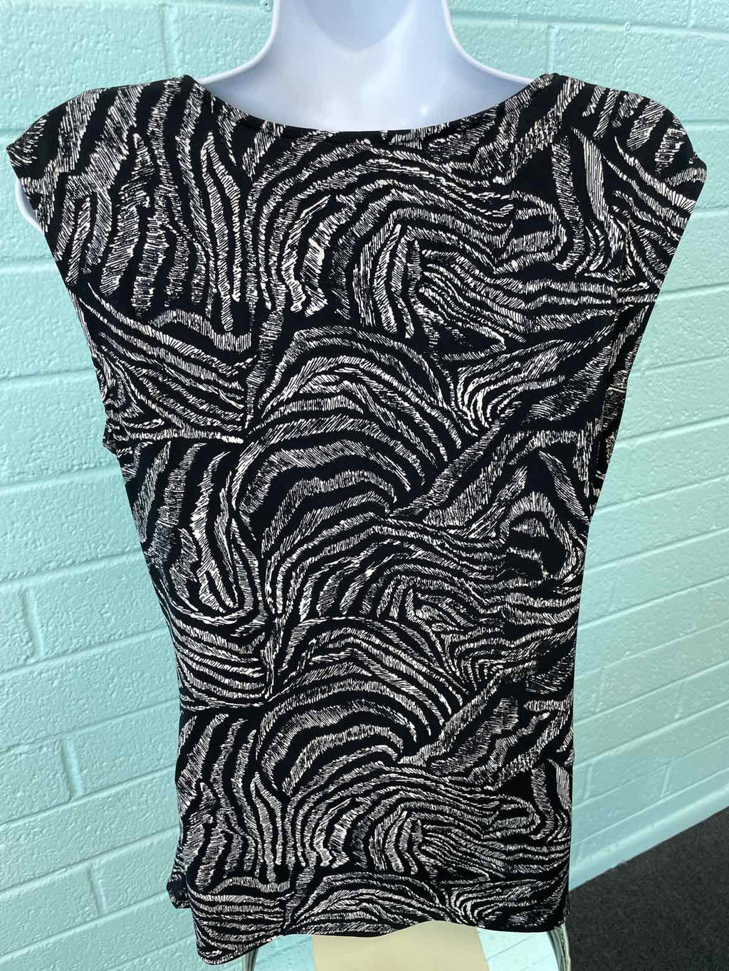 Chaus Size S BLACK & WHITE Sleeveless