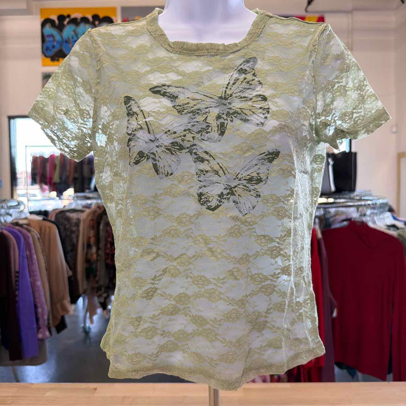 Ultra Flirt Juniors' Graphic Lace Tee - Desert Sage