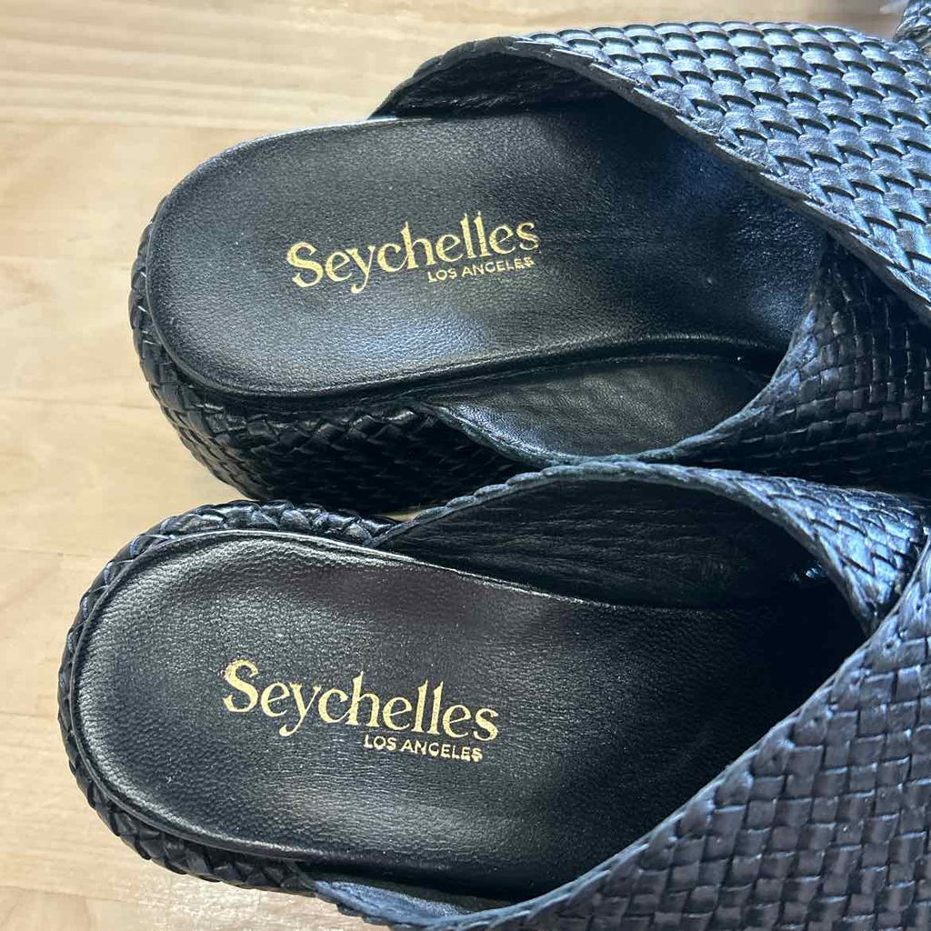 Seychelle's Size 6 Black Preloved Sandals