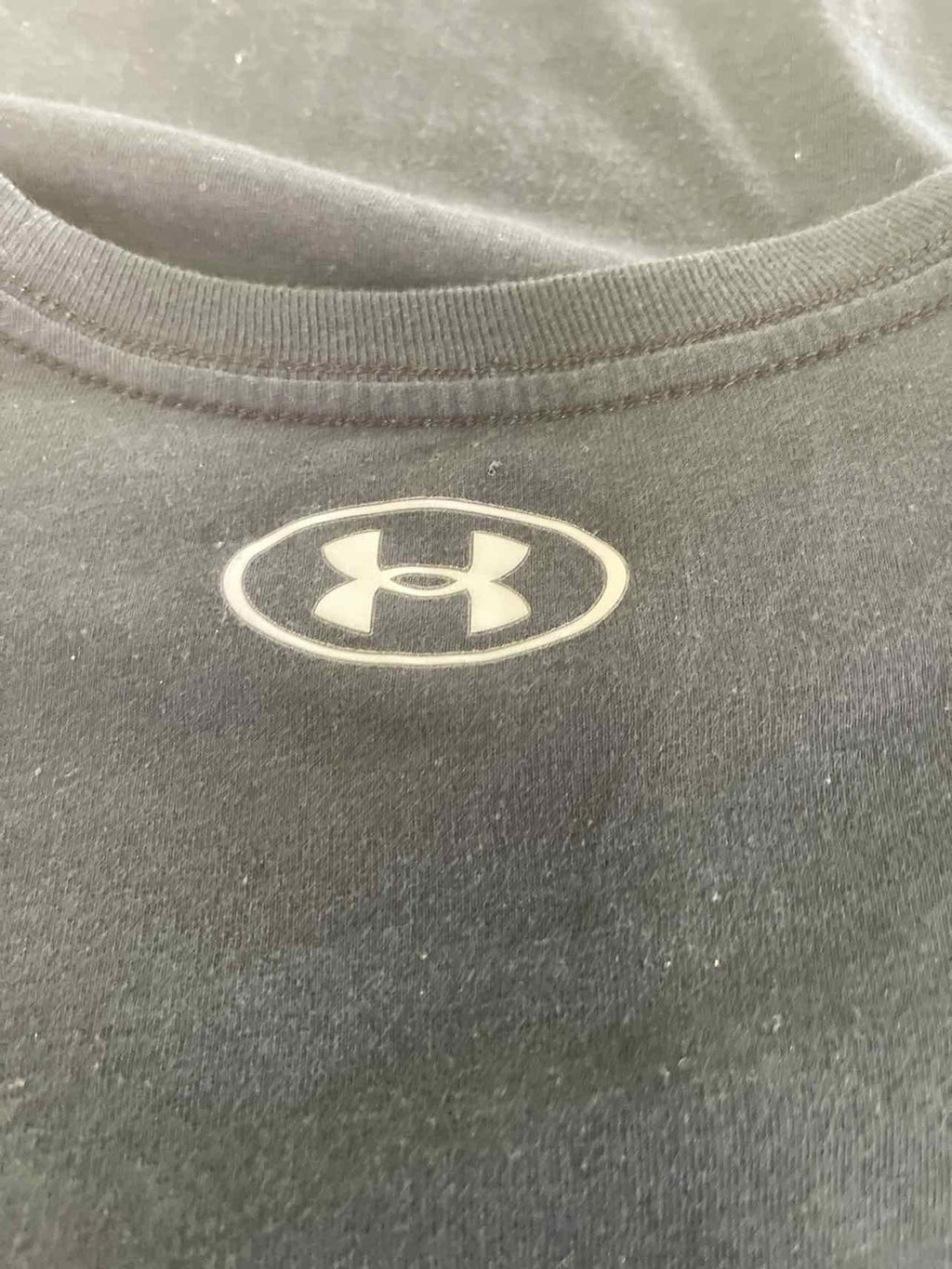 Under Armour Size M Black Preloved MENS T-shirt