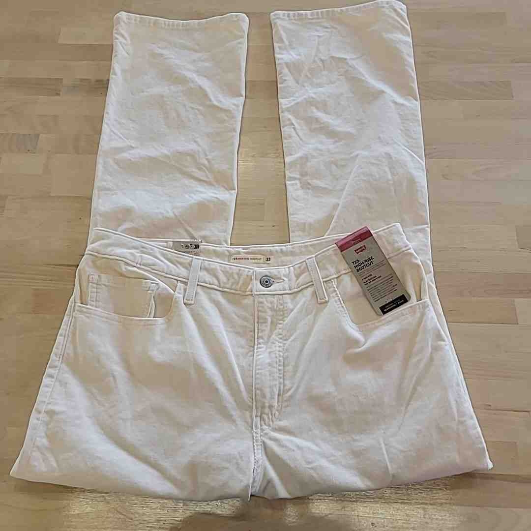 Levi's Size 33 Cream 725 High Rise Bootcut Corduroy Pants NWT