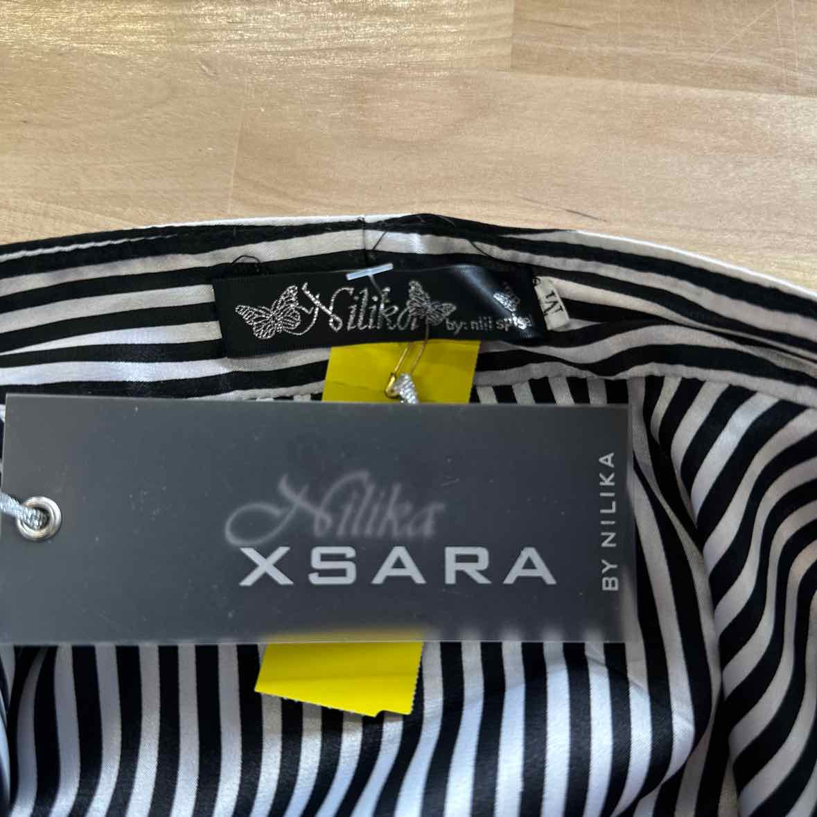 Nilika Size M Black/White Blouse