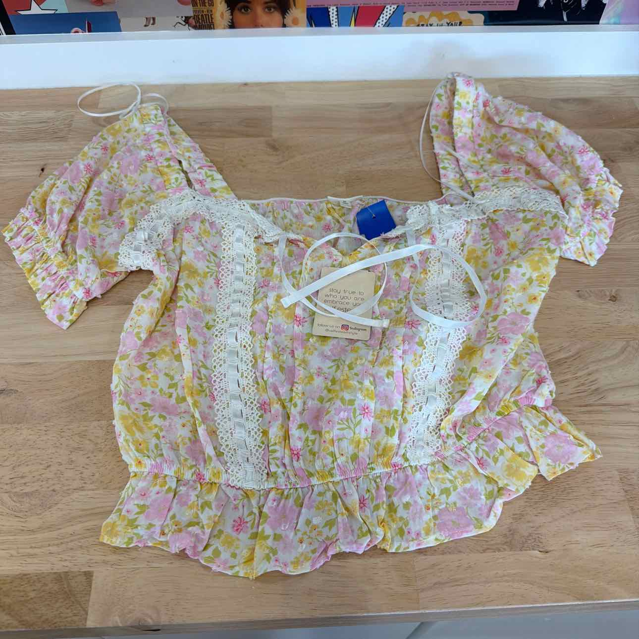Self E Size M Self Esteem Floral Short Sleeve Peasant Blouse