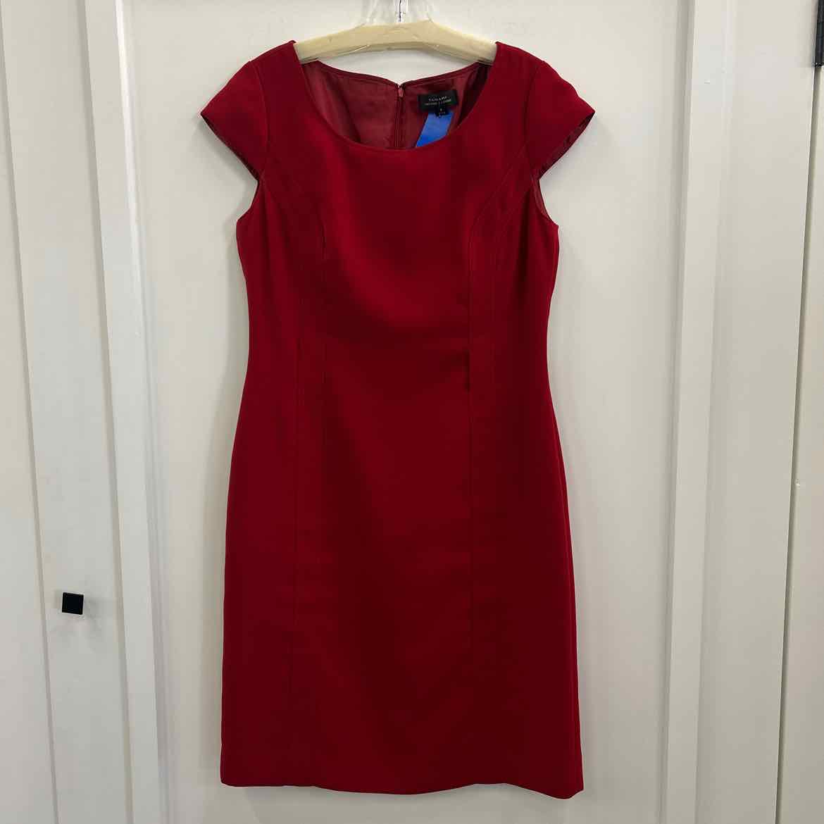 Tahari Size 6 Red Preloved Dress