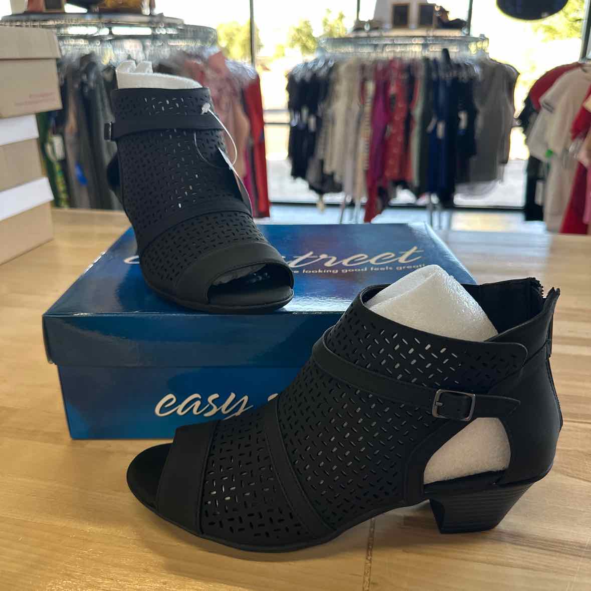 Easy Street Shoe Size 9 Black Bootie