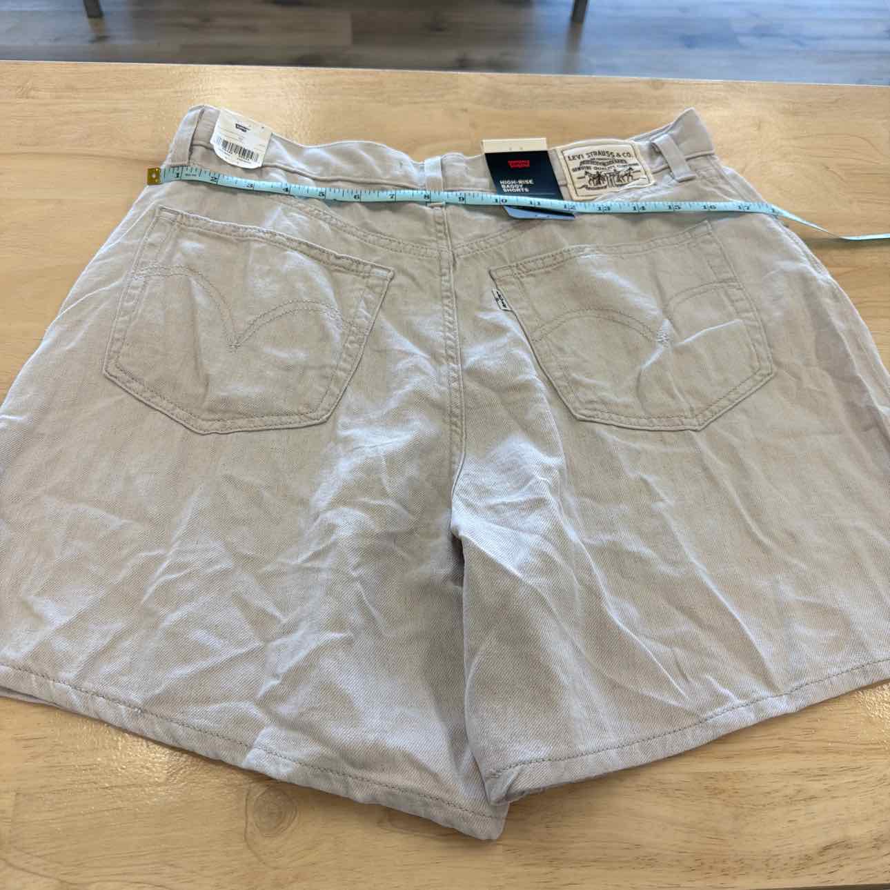 Levi's Women Size 32 Tan New Shorts