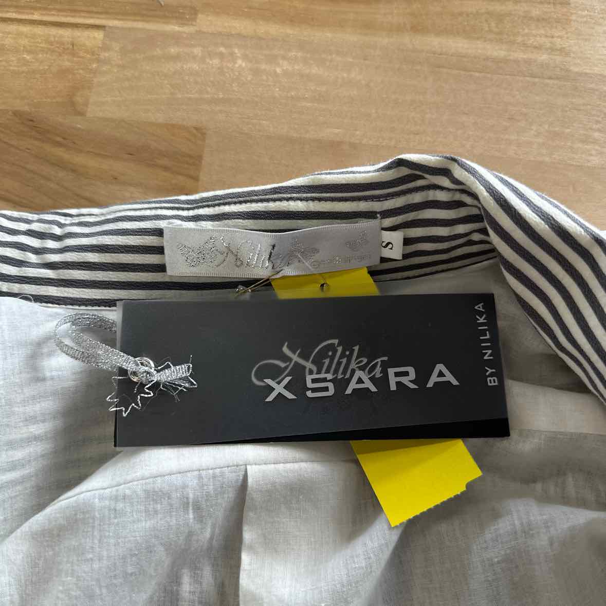 Nilika Size S gray/white Blouse