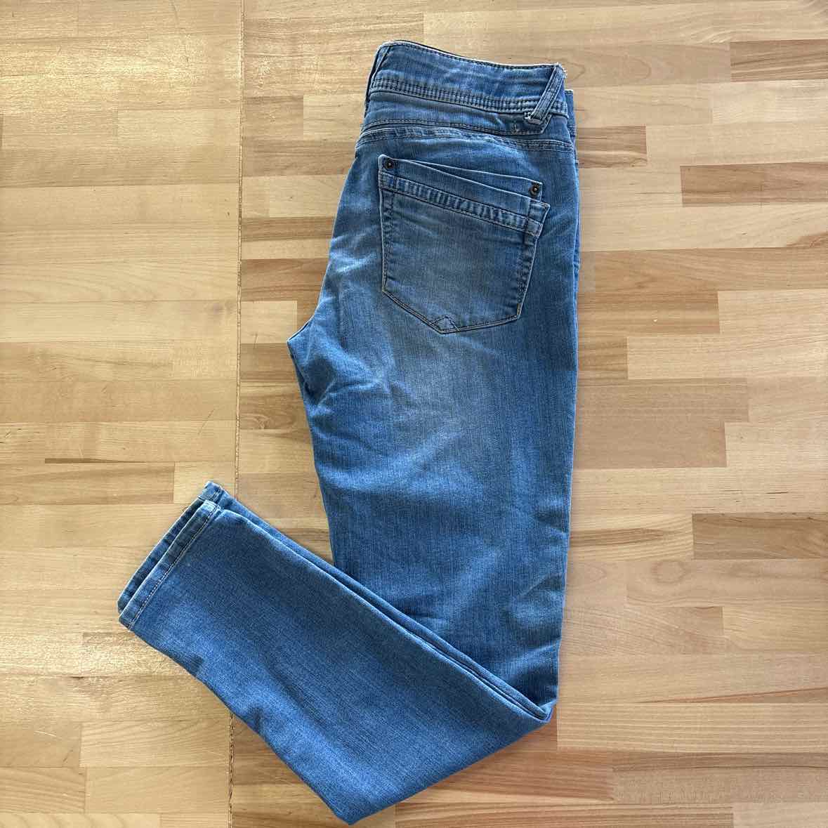 Democracy Size 4 Denim Jeans