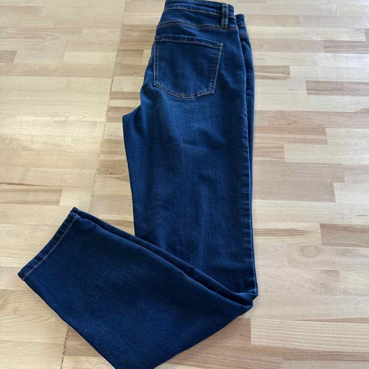 Buffalo Size 6 Blue Jeans
