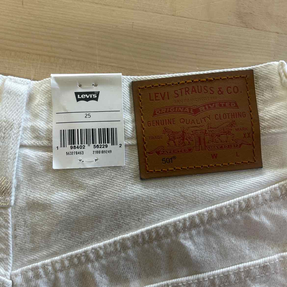 LEVI'S 501 Original Short in White - 25