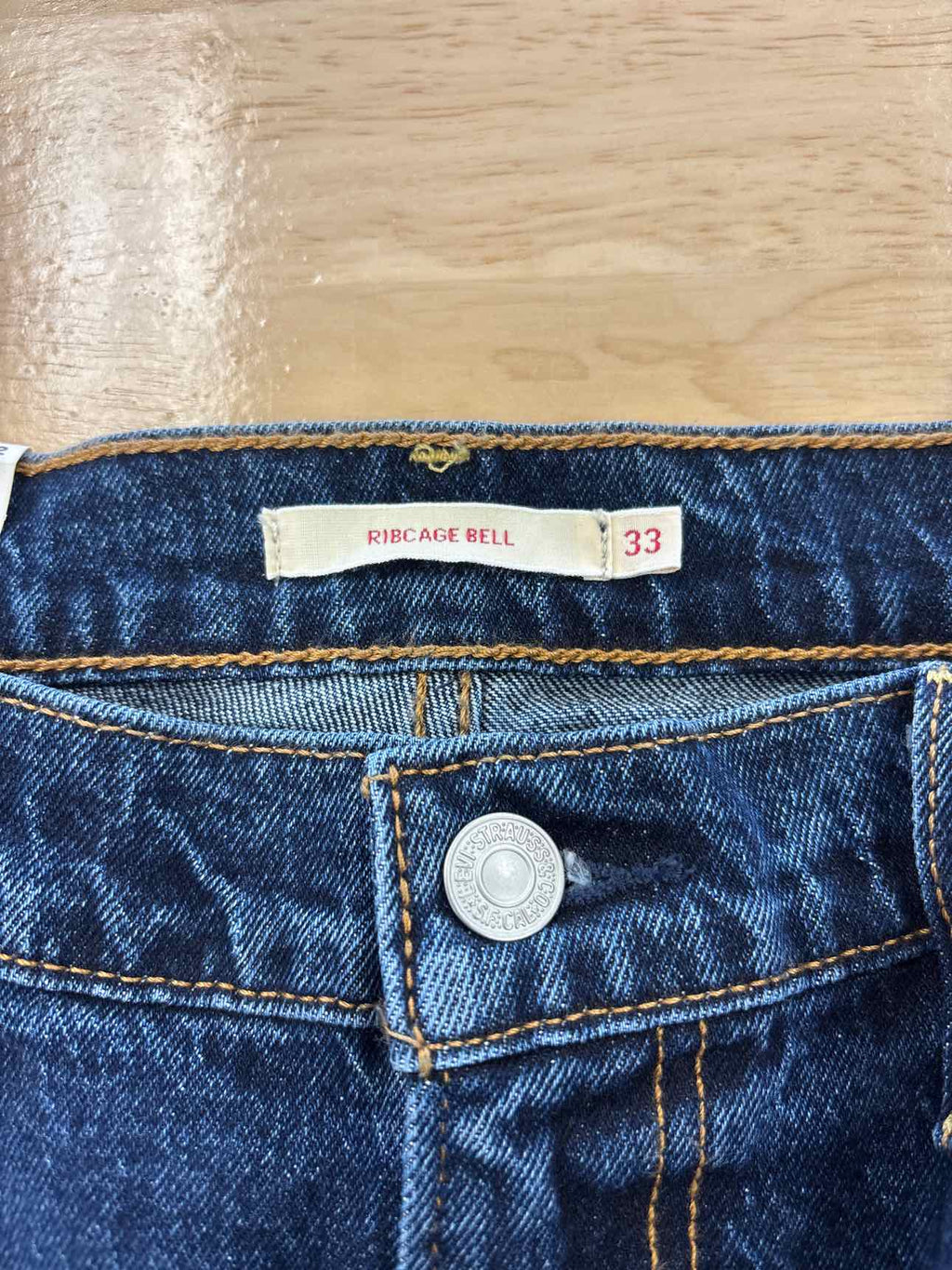 Levi's Size 33x32 Ribcage Bell Jeans