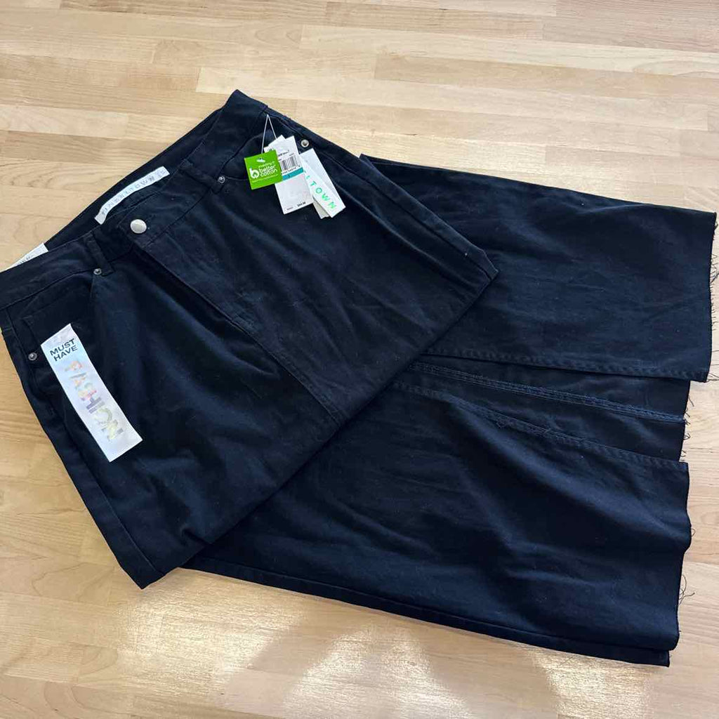 tinceltown Size 5 Black Asymmetrical  Maxi Skirt NWT