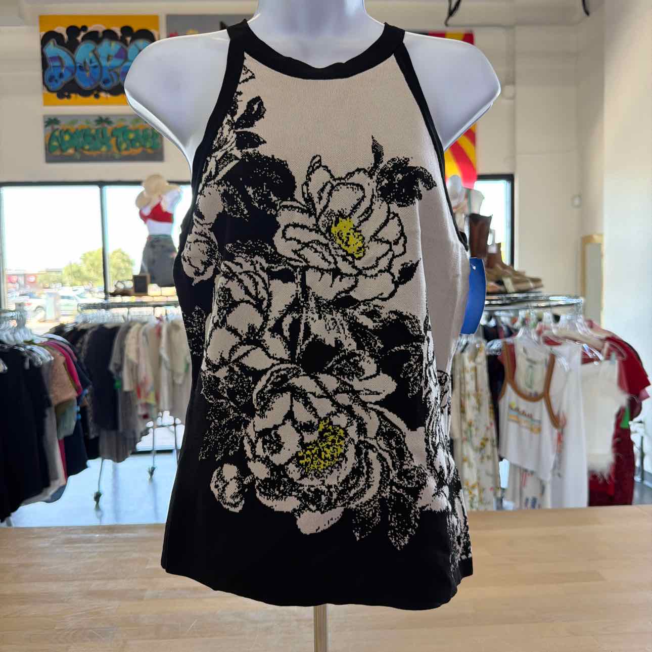 White House Black Market Size S White Black Preloved Halter