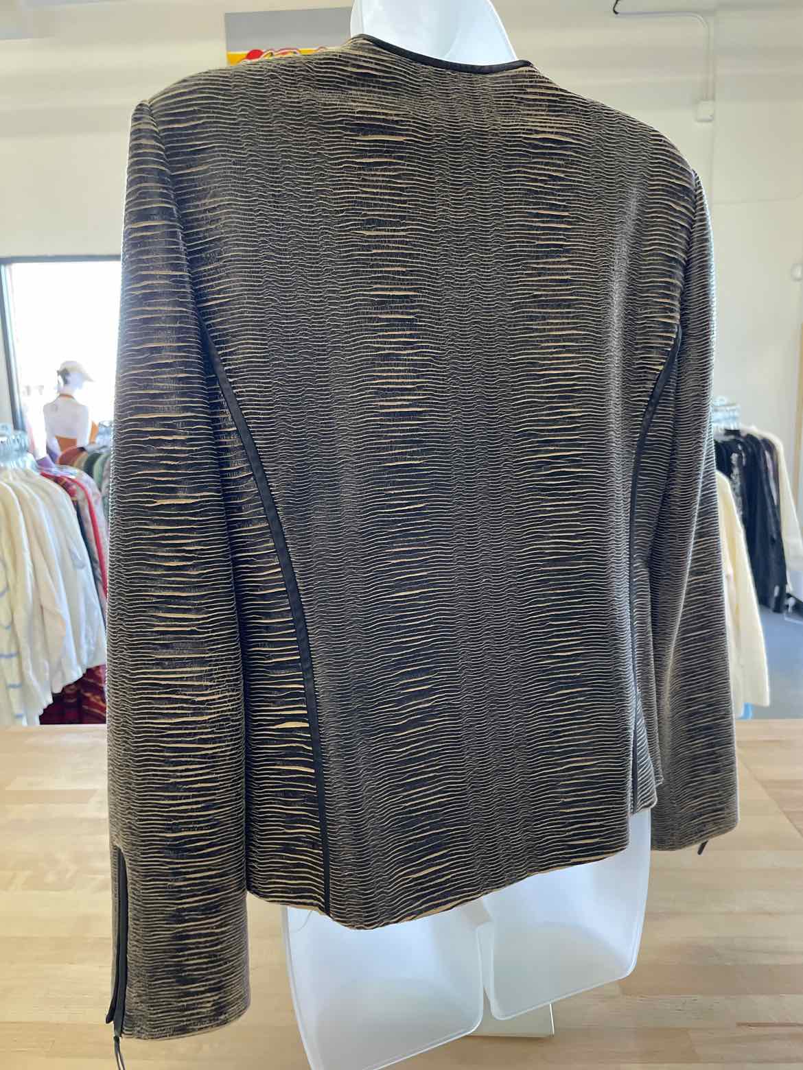 Blue Ice Size 6 Black Jacket