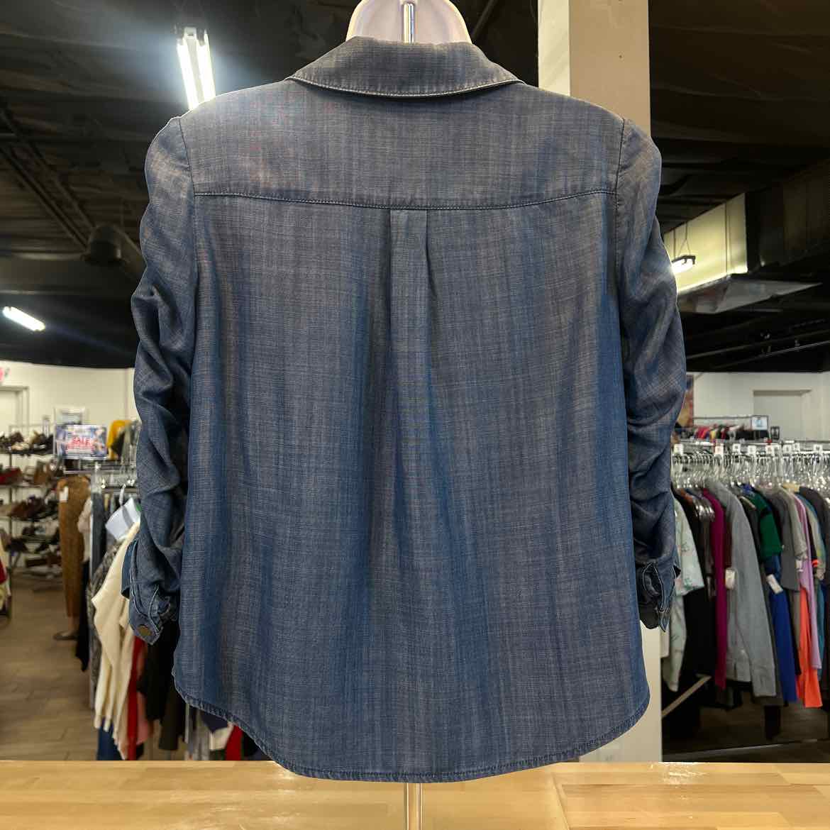 White House Black Market Size 0 Denim Preloved Blouse LS
