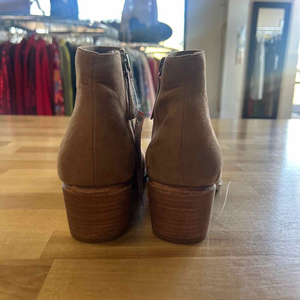 Linea Paolo Size 6 Tan Suede Preloved Bootie