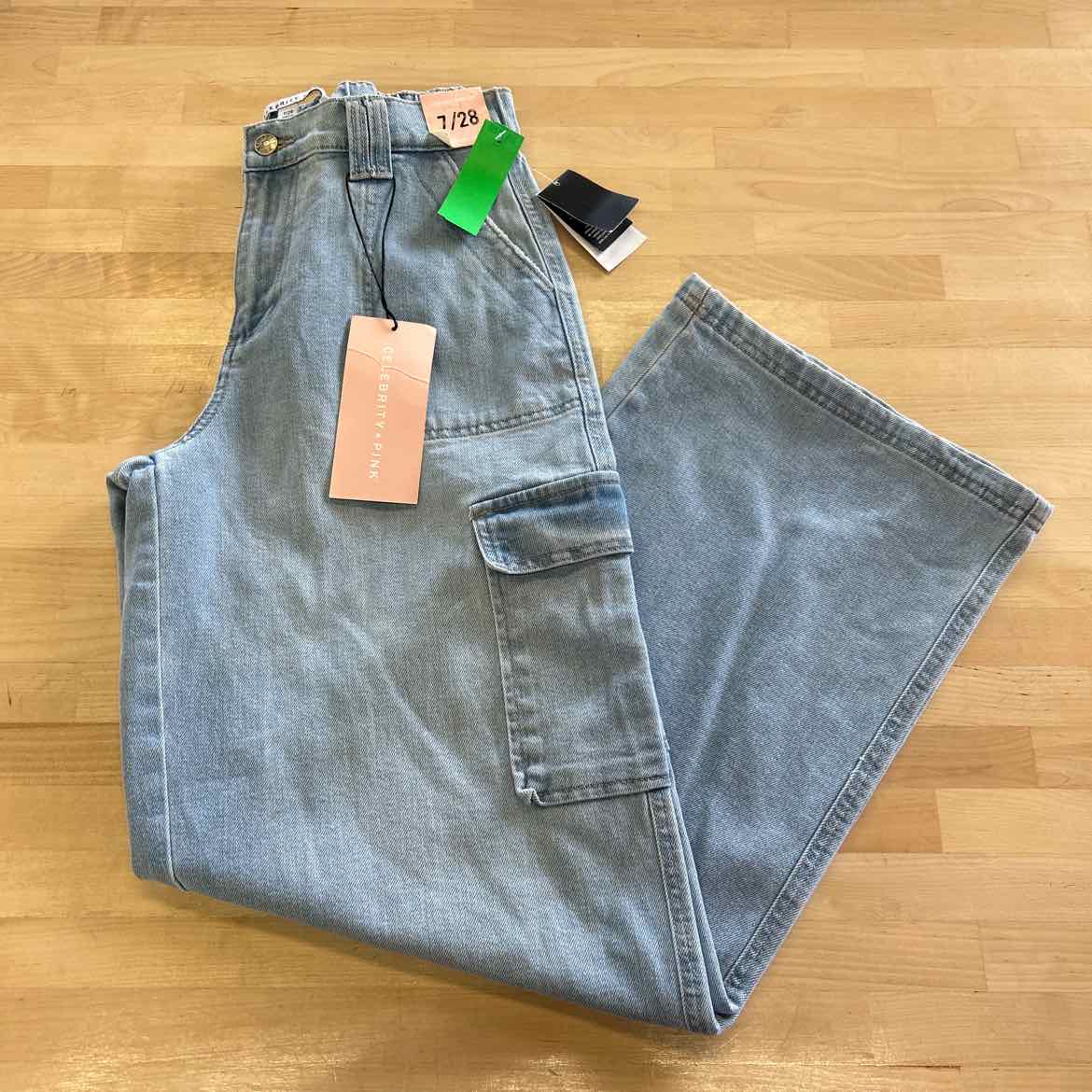 Celebrity Pink Juniors' Mid-Rise Wide-Leg Cargo Jeans - Light Wash