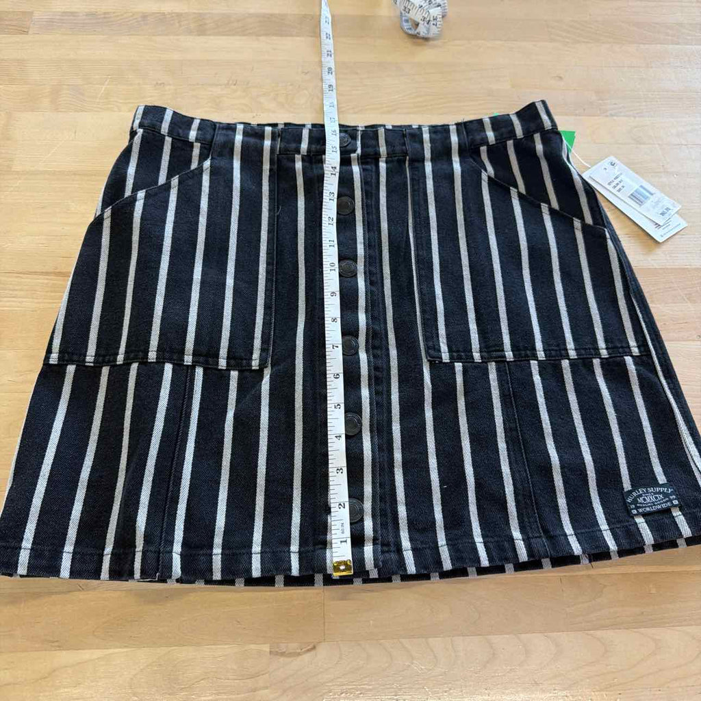 Hurley Juniors' Size 31 Sloan Button-Front Mini Skirt - Black