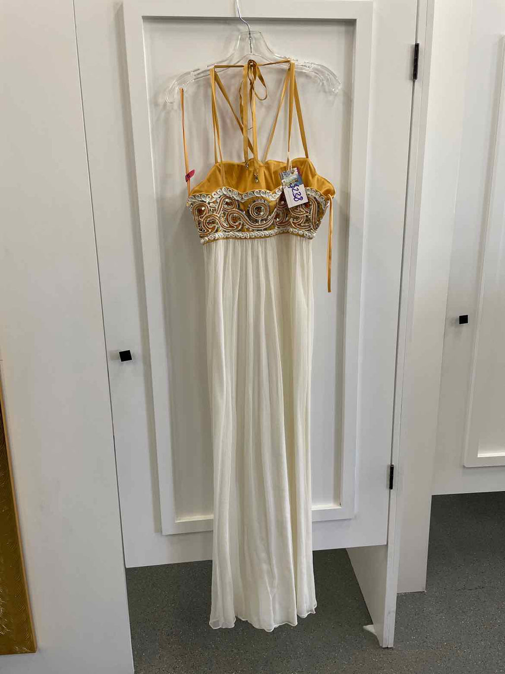 Nina Austin Size M White & Gold Dress