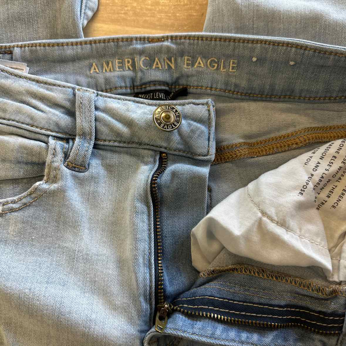 American Eagle Size 6 Blue Jeans
