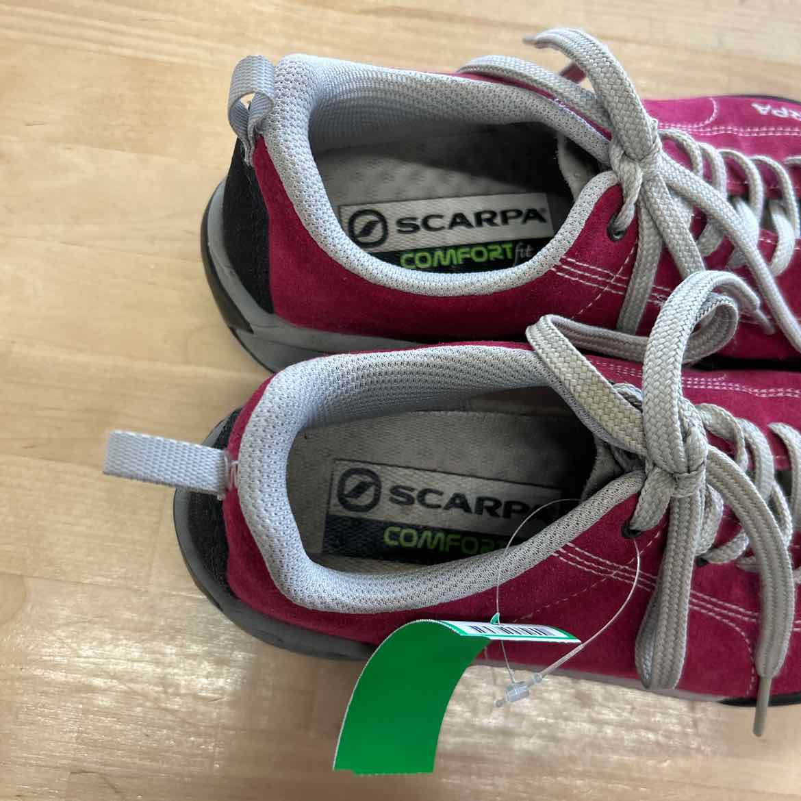 Scarpa Size 7 Pink/Gray Preloved Sneakers