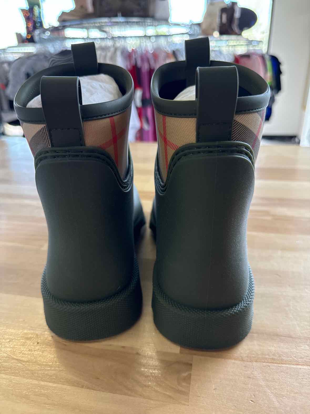 Burberry Size 39 Olive Green Rubber Marsh Stamp Ankle Boots NWT